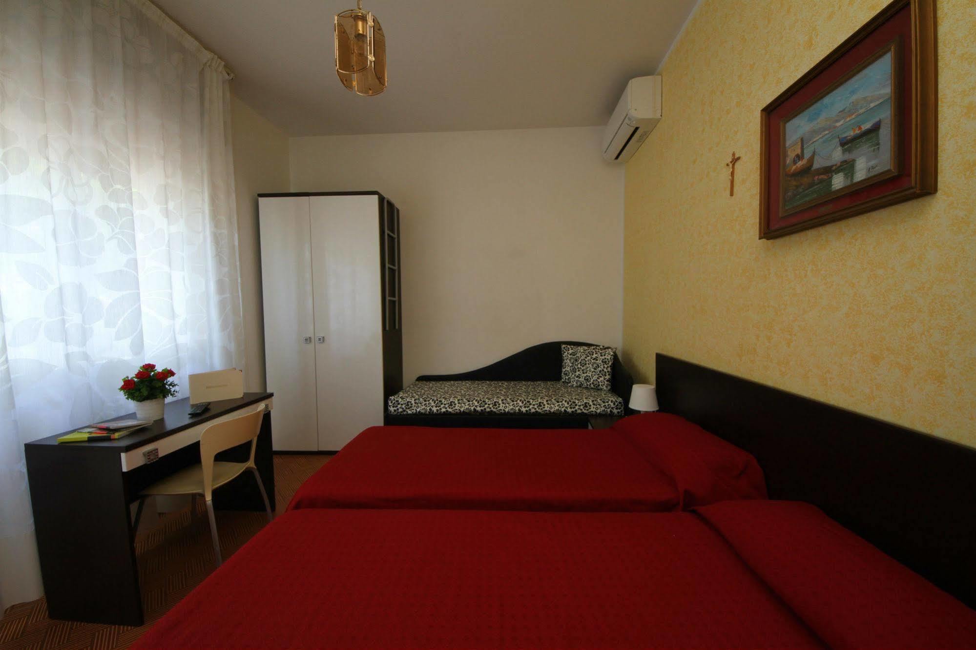 Villa Lauda B&B Rimini Exterior photo