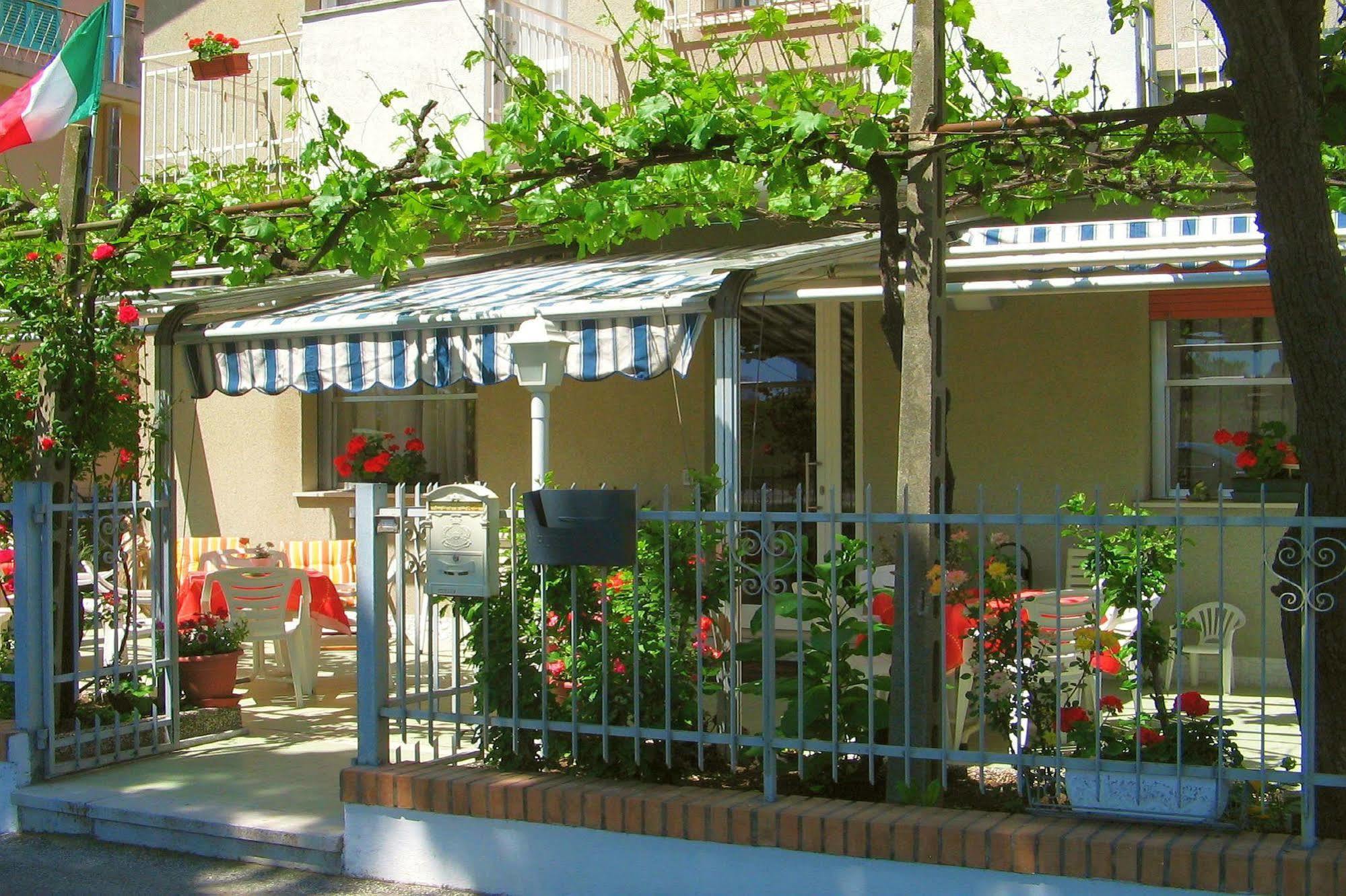Villa Lauda B&B Rimini Exterior photo