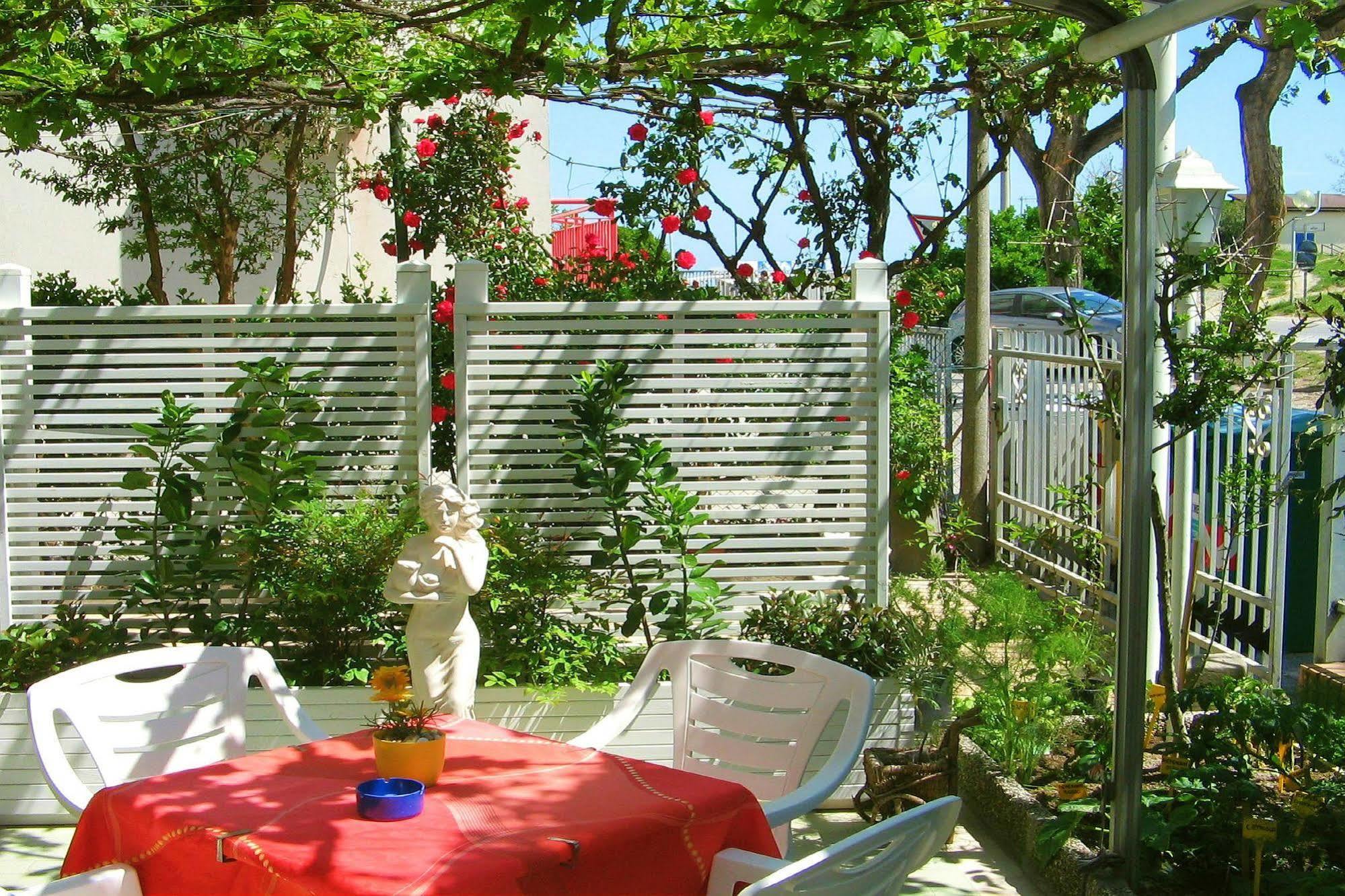 Villa Lauda B&B Rimini Exterior photo